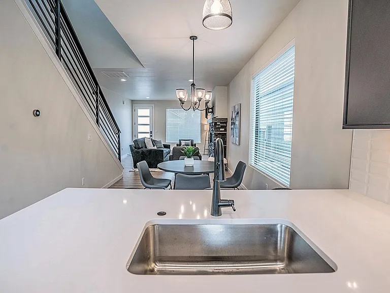 3316 N Rosalia Rd — Photo 14
