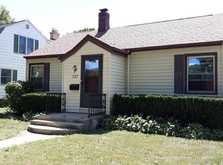 227 Coolidge Ave, Waukesha, WI 53186