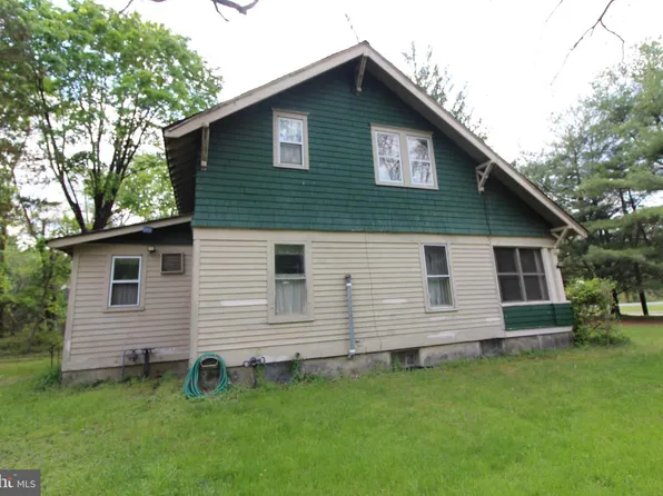 6 Evergreen Dr, Jackson, NJ 08527