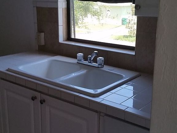 2nd image of 200 Lockhart St APT 1
