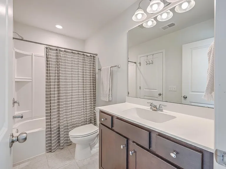 2147 Kemmerlin St — Photo 1
