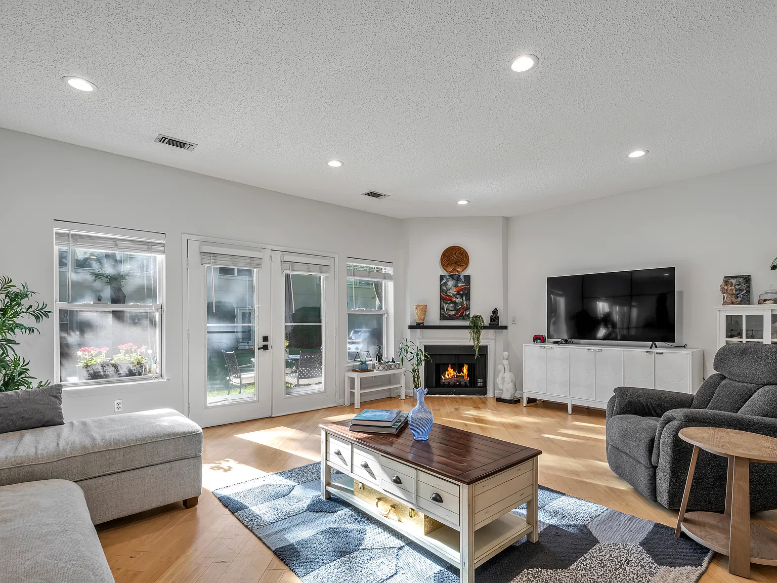 3 bed, 2.5 bath, 1804 sqft, $3,600 — Photo 4