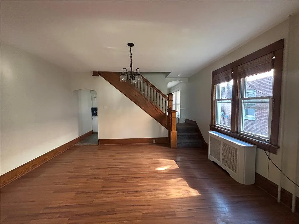 3 bed, 1.0 bath, 1896 sqft, $2,250 — Photo 4