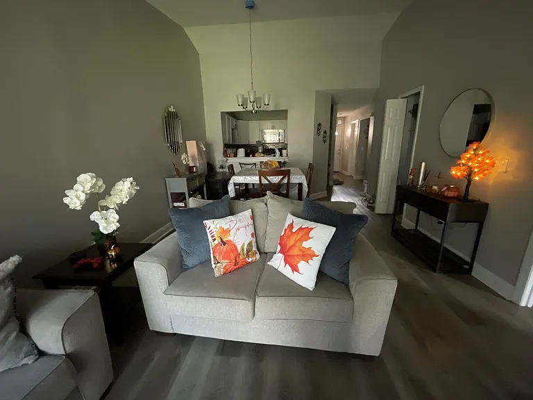 837 Victoria Blvd — Photo 2