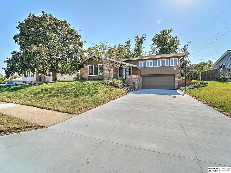 1st image of 8201 Robin Hill Ave