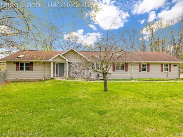 9200 Clyde Rd, Fenton, MI 48430