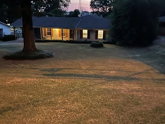 4th image of 215 Pine Lane Dr