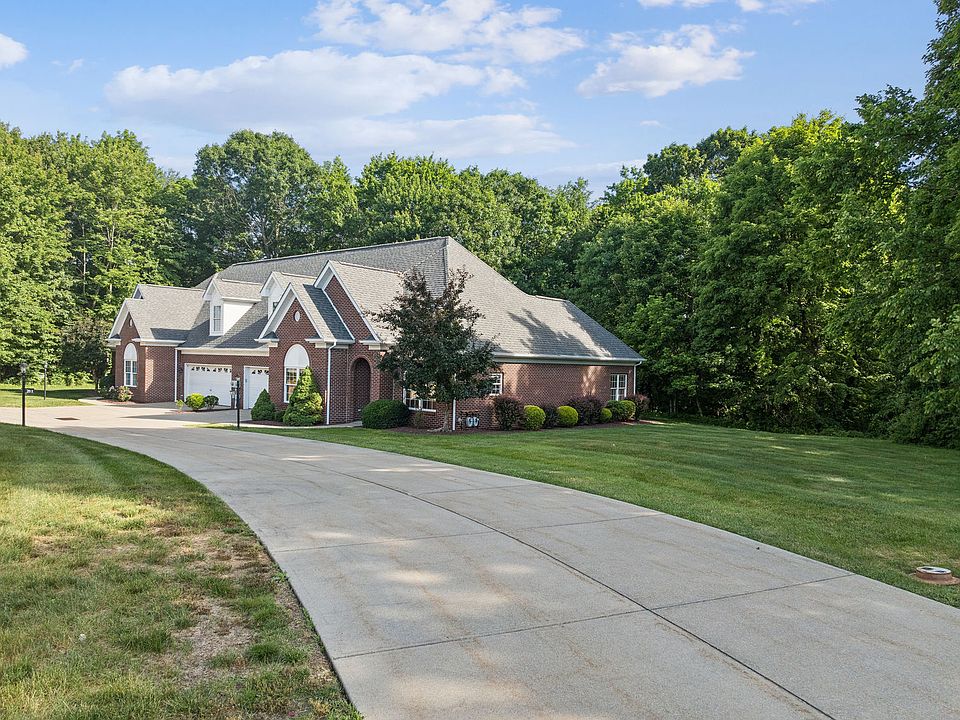 1st image of 207 Maple Ct