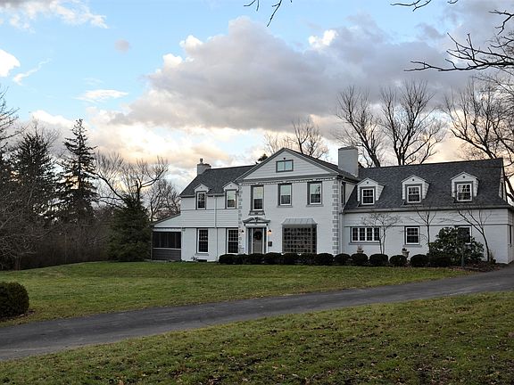 5th image of 627 Hawthorne Ln