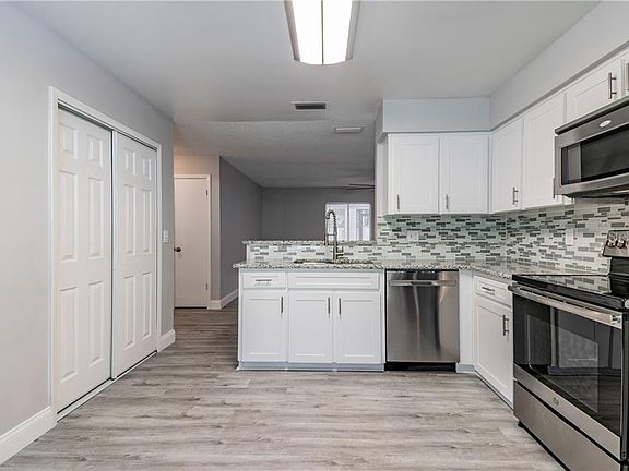 5th image of 2443 Washington Ct