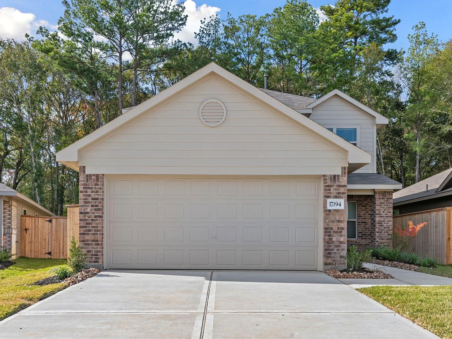 4 bed, 2.5 bath, 1860 sqft, $2,150 — Photo 1