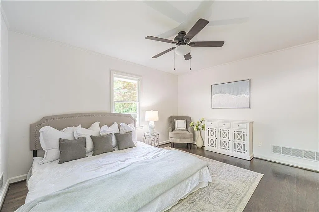 3 bed, 1.5 bath, 1341 sqft, $2,900 — Photo 3
