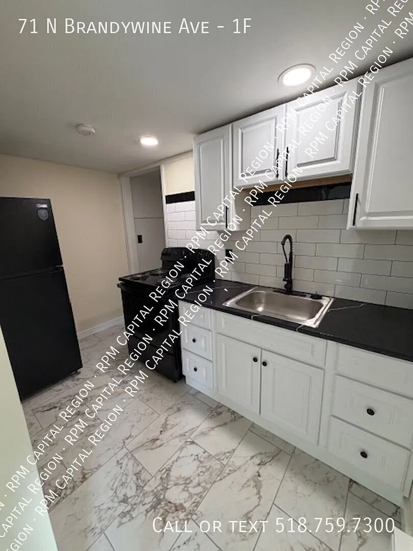 Charming 2-Bedroom Apartment in Schenectady, NY — Photo 1