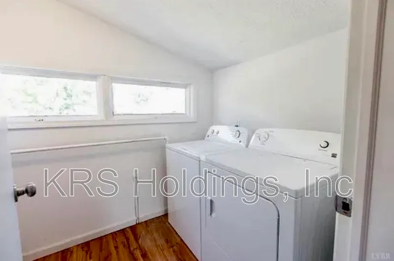 4 bed, 2.0 bath, 1800 sqft, $2,095 — Photo 4