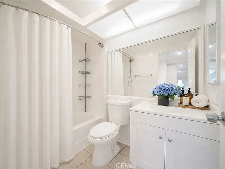 20134 Leadwell St #337 — Photo 6