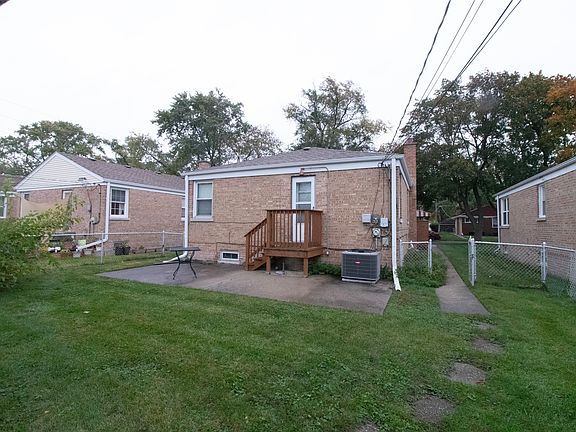 3rd image of 9316 Lorel Ave