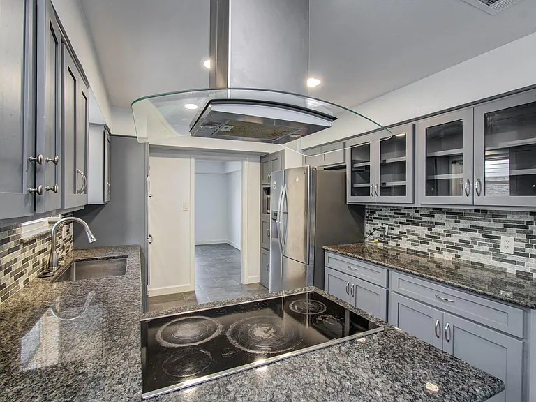 674 Ravensworth Dr — Photo 5