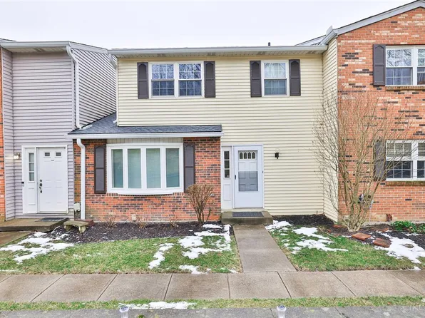 480 Maple Circle Dr, Cincinnati, OH 45246