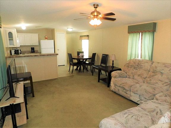 3rd image of 1801 Lakeview Dr E