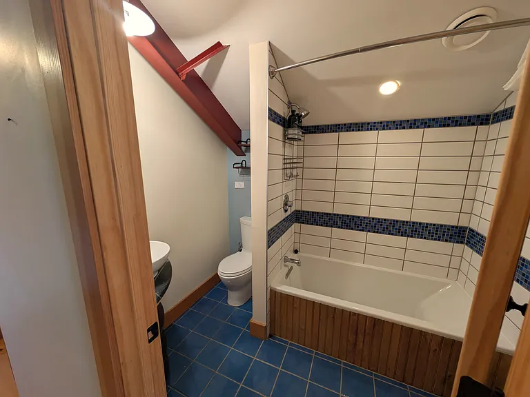 909 Longpoint Rd — Photo 10