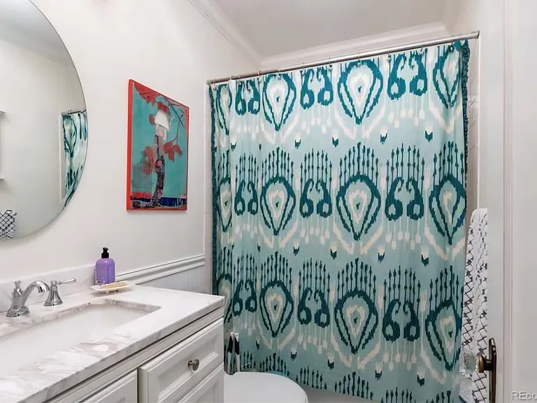 526 N Clarkson St #1 — Photo 7