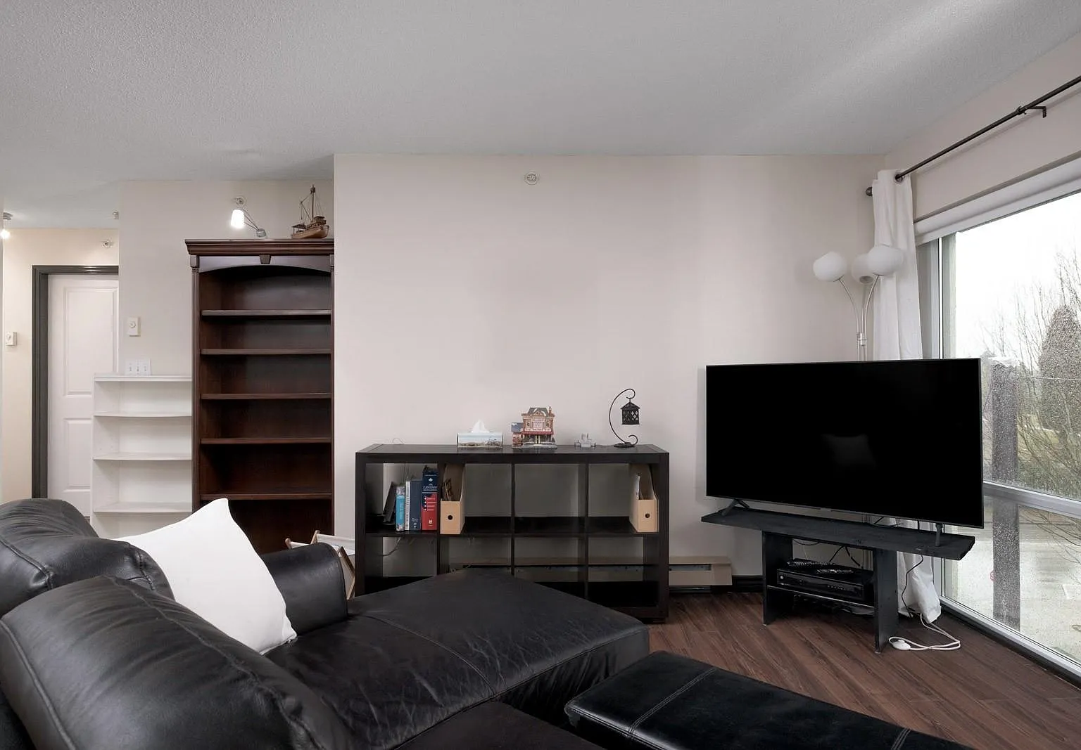 1 bed, 743 sqft, $2,200 — Photo 2