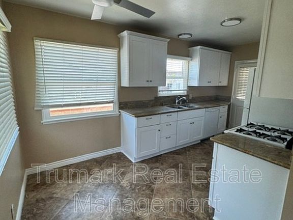 4th image of 2421 N Brighton St