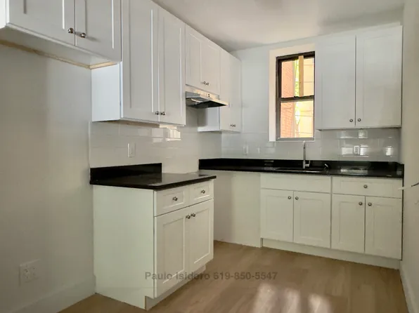 152 Parkside Avenue image 7 of 11