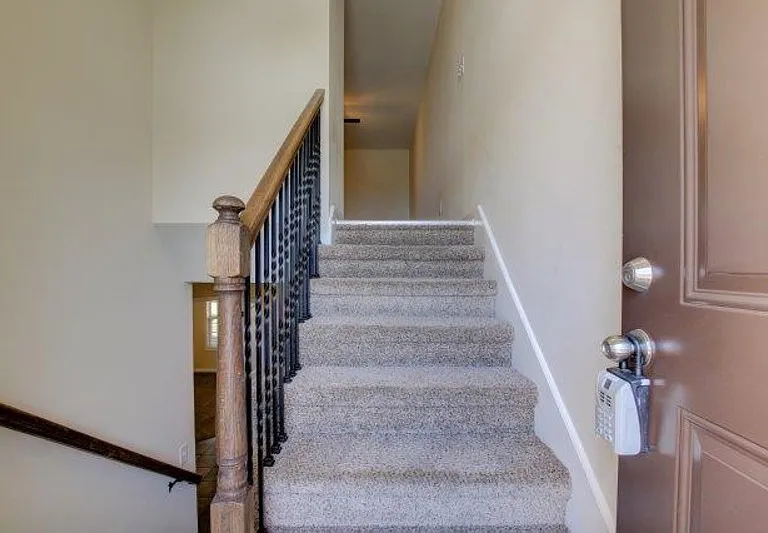 1720A Thistlewood Dr — Photo 3
