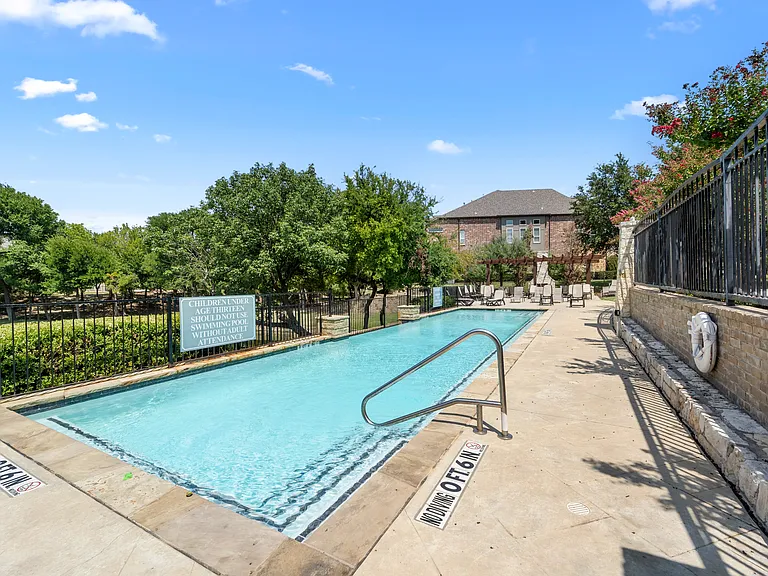 2952 Sheridan Dr — Photo 15