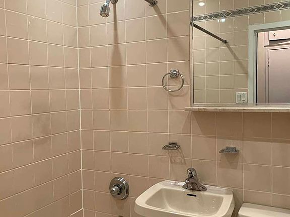 5th image of 25 W 84th St APT 1F