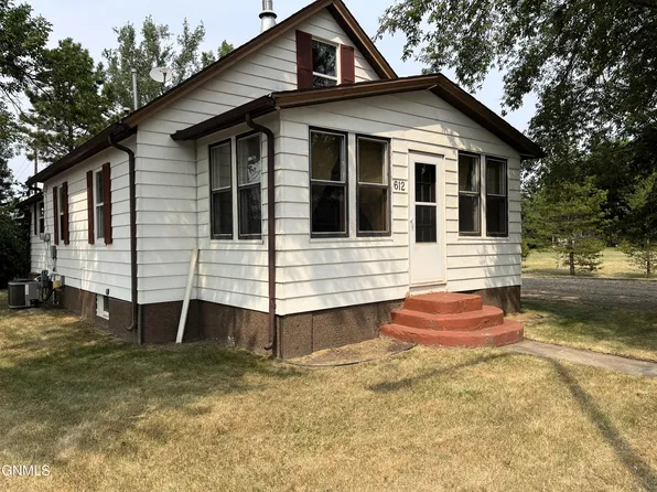 612 Bismarck Ave, Wilton, ND 58579
