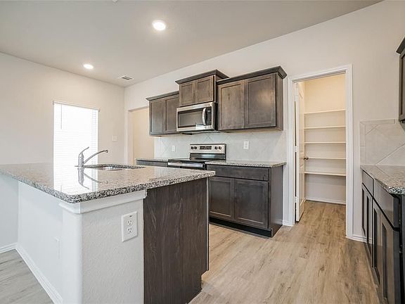 4th image of 15238 Estrella Ct W