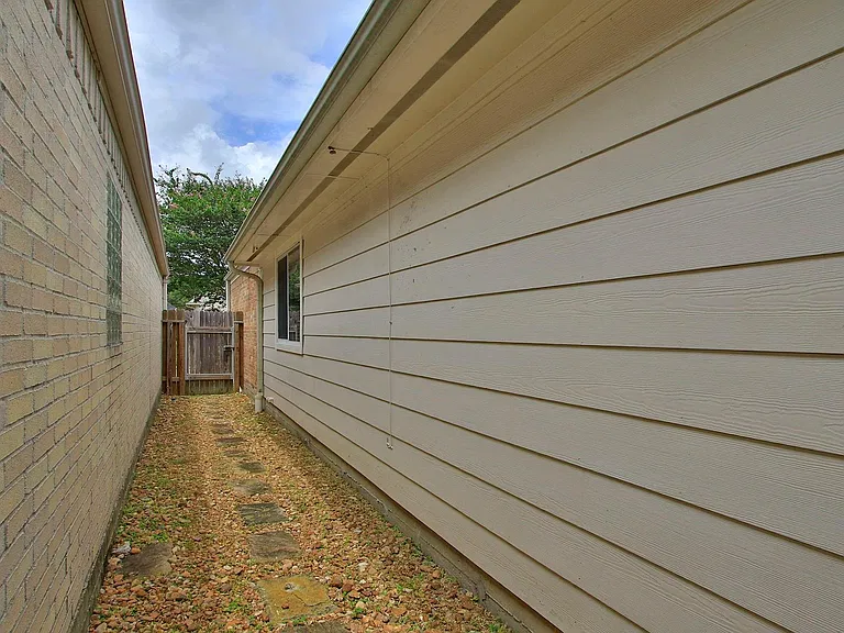 15938 Cottage Ivy Cir — Photo 33