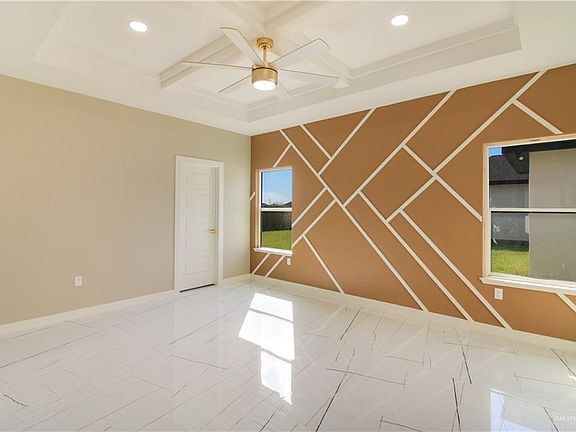 5th image of 909 Azalea St