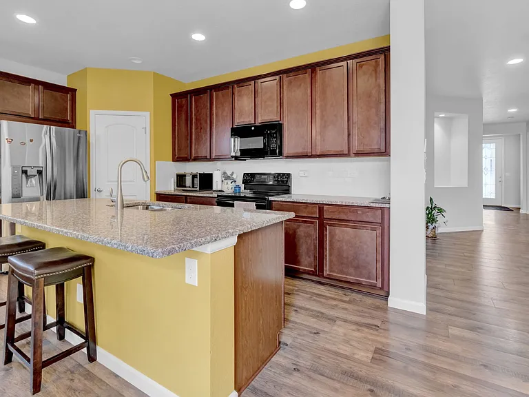 1086 McMurdo Cir — Photo 12