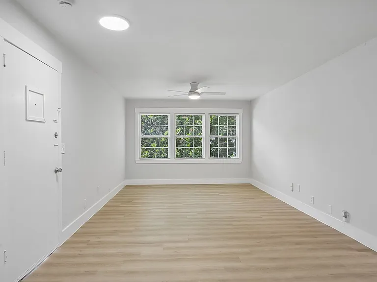 Chateau Apartments - Newly Renovated 1, 2 & 3-Bedrooms at 24th & Hillsboro Village — Photo 21