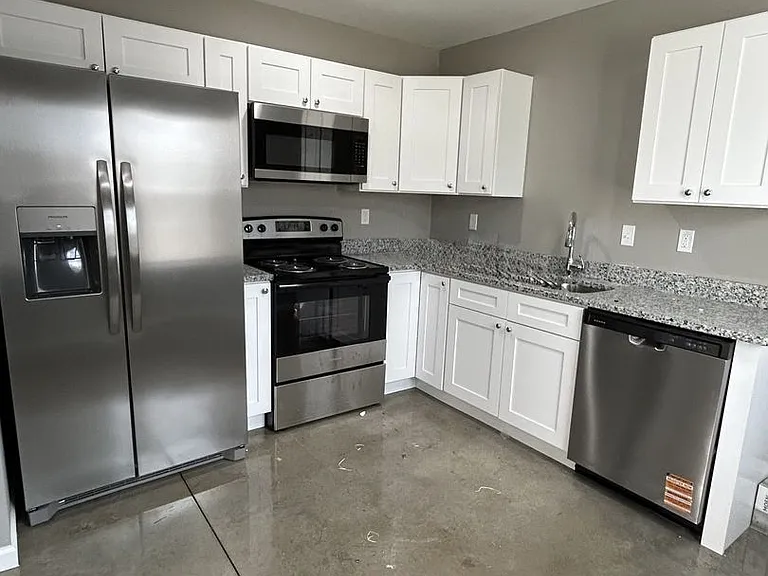 518 E Monroe St — Photo 3