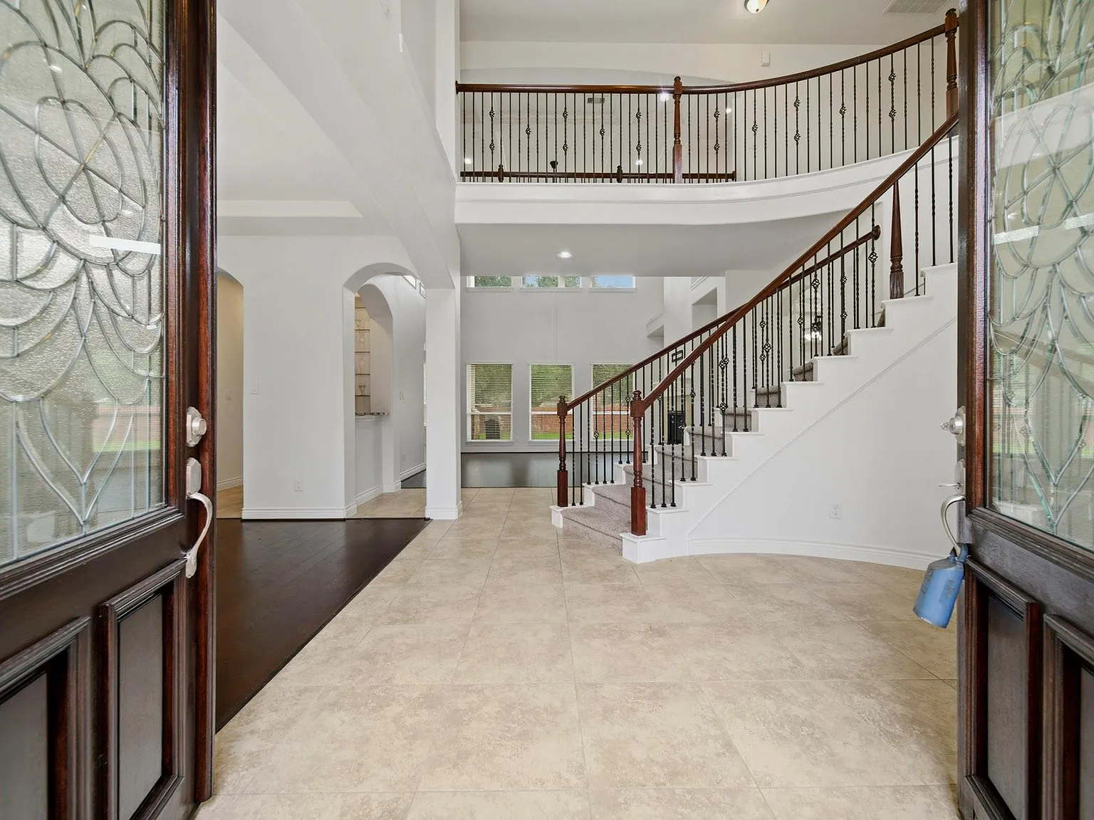 5 bed, 4.5 bath, 4860 sqft, $5,780 — Photo 4