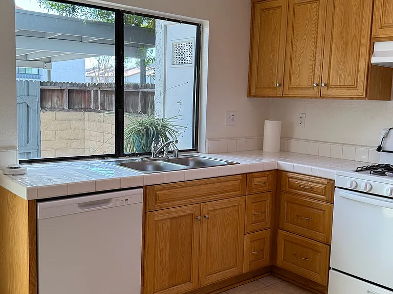 1910 W Palmyra Ave #127 — Photo 11