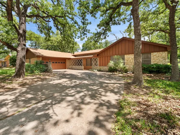 1605 Cienegas Cir, Fort Worth, TX 76112