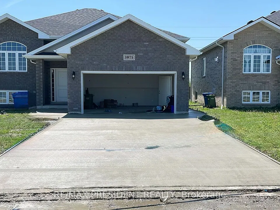 1075 Aspen Ridge Cres