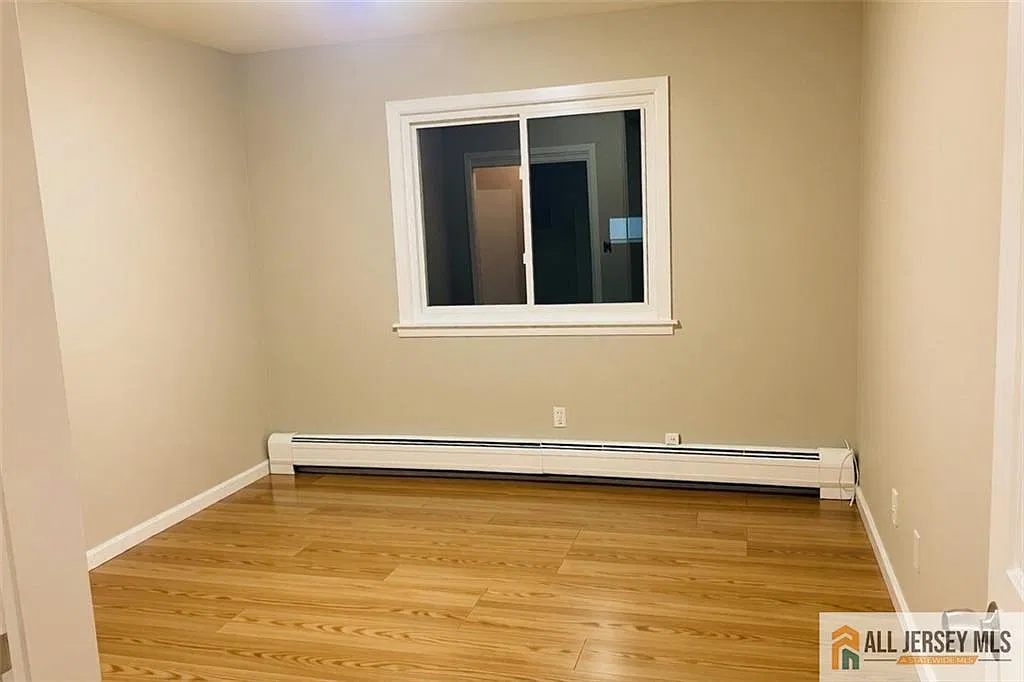 2 bed, 1.0 bath, $1,500 — Photo 3