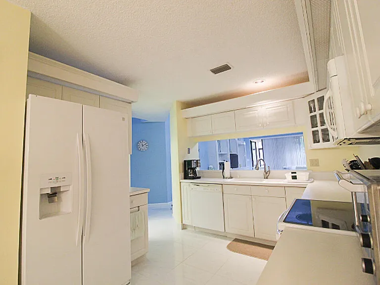 886 Windermere Way — Photo 14