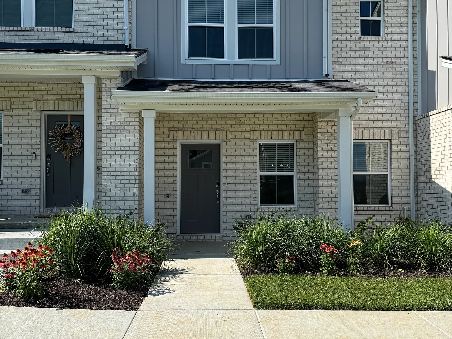 3 bed, 2.5 bath, 1628 sqft, $2,100 — Photo 2