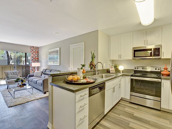 4th image of 2450 Hilton Head Pl #2072