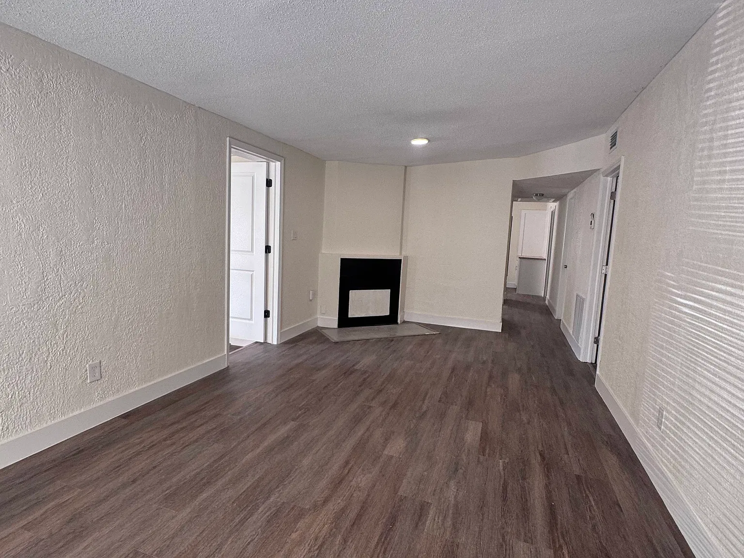 3 bed, 1.5 bath, 1507 sqft, $2,000 — Photo 4