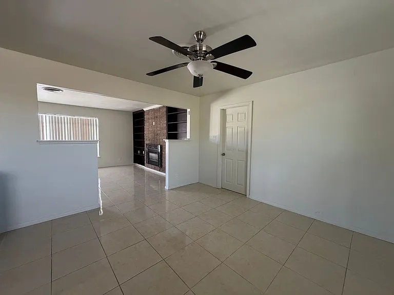 29205 Exeter St — Photo 23