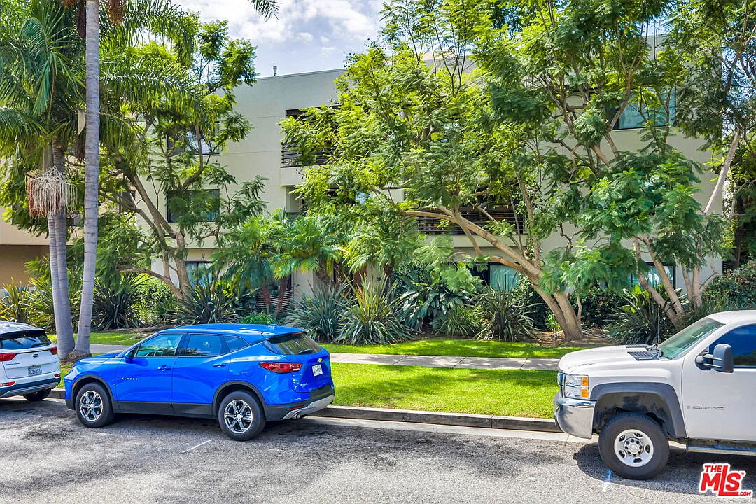 3 bed, 2.0 bath, 1100 sqft, $4,519 — Photo 4