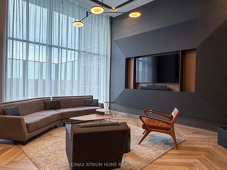 225 Village Green Sq #2705 — Photo 26